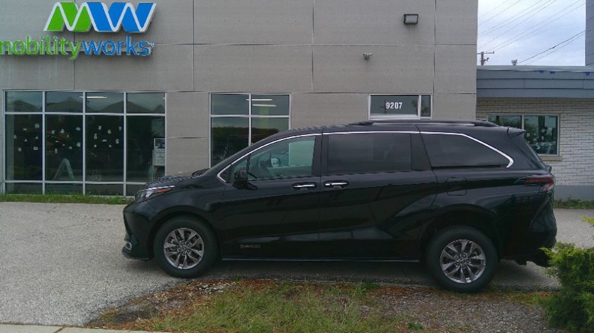 2024 TOYOTA SIENNA - Image 18