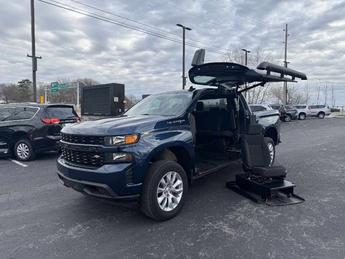 Blue Chevrolet Silverado 1500 image number 1