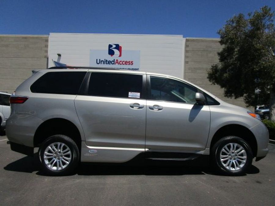 Used 2016 Toyota Sienna XLE Base - VMI Side Entry Entry In Floor Automatic Ramp