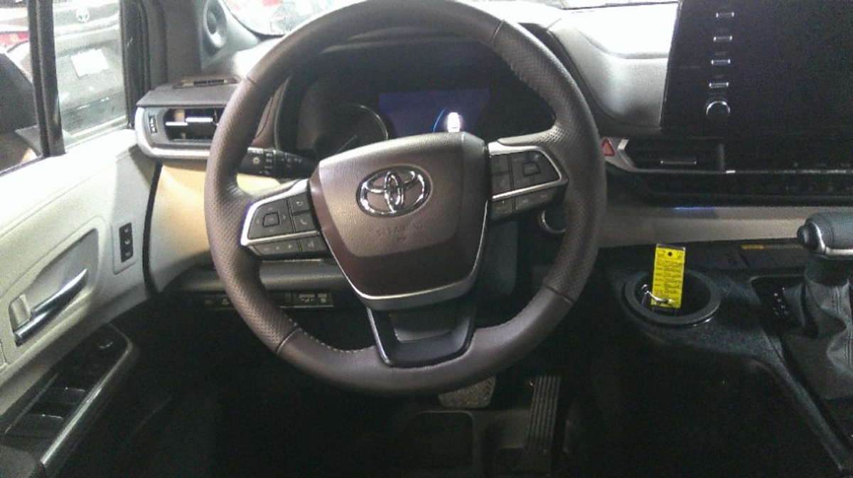 2024 TOYOTA SIENNA - Image 16
