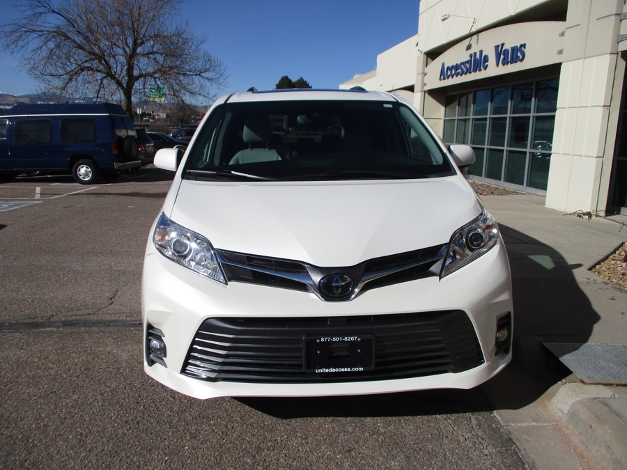 Used 2023 Toyota Sienna Hybrid XLE Plus - BraunAbility Side Entry Entry In Floor Automatic Ramp