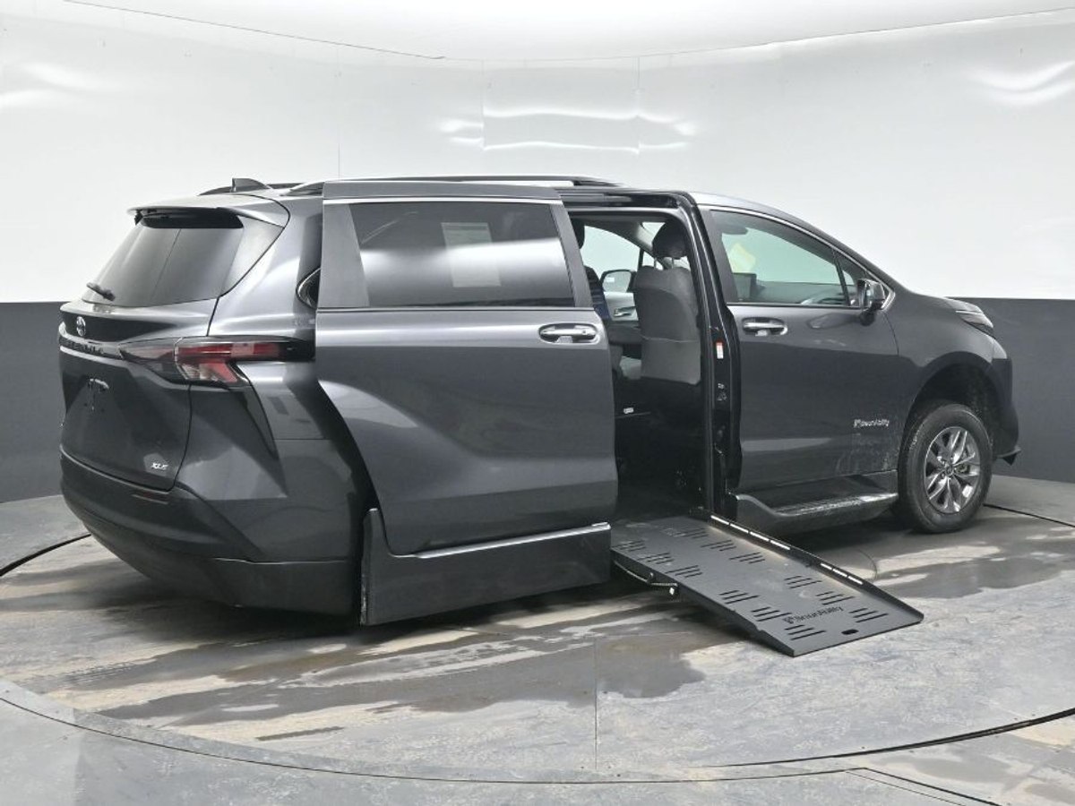 2025 TOYOTA SIENNA - Image 7