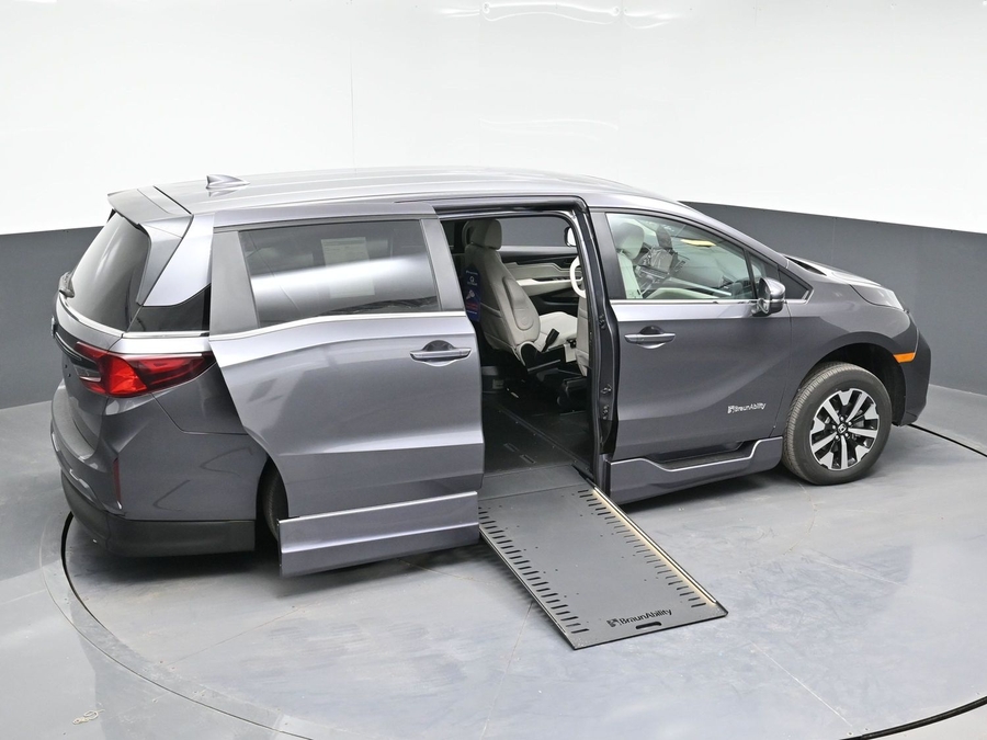 Grey Honda Odyssey image number 22