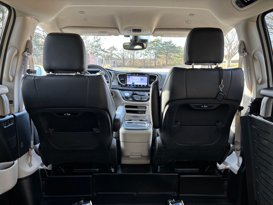 Used 2022 Chrysler Pacifica Touring L - BraunAbility Side Entry Entry Fold Out Manual Ramp