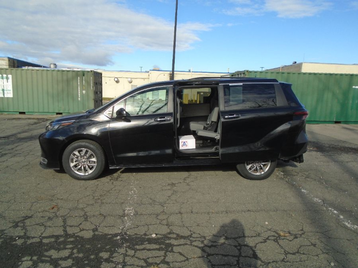 2024 TOYOTA SIENNA - Image 4