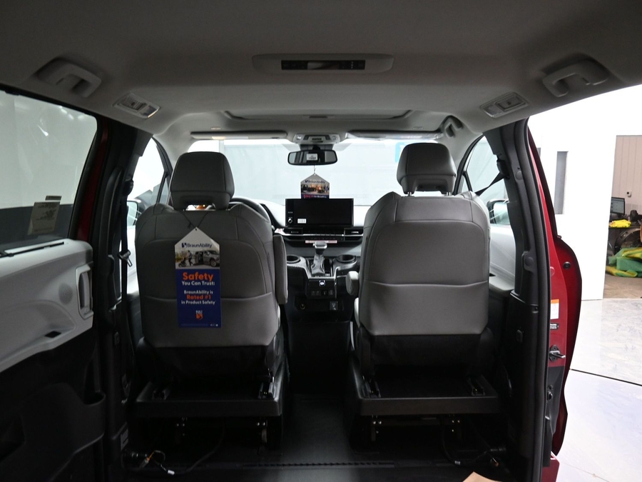 New 2026 Toyota Sienna Hybrid XLE Add - BraunAbility Side Entry In Floor Automatic Ramp