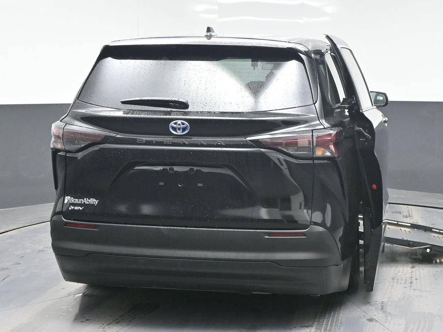New 2025 Toyota Sienna Hybrid LE - BraunAbility Side Entry Entry Fold Out Automatic Ramp