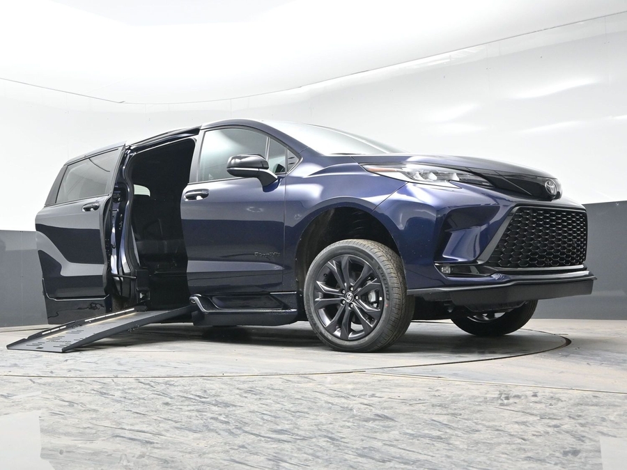 New 2026 Toyota Sienna Hybrid XSE Sport - BraunAbility Side Entry Entry Fold Out Automatic Ramp