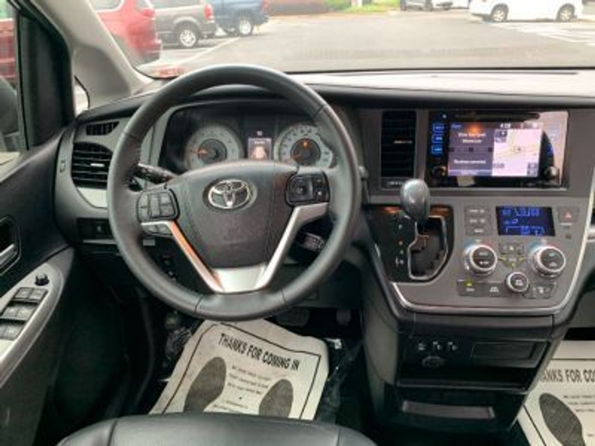 2016 TOYOTA SIENNA - Image 9