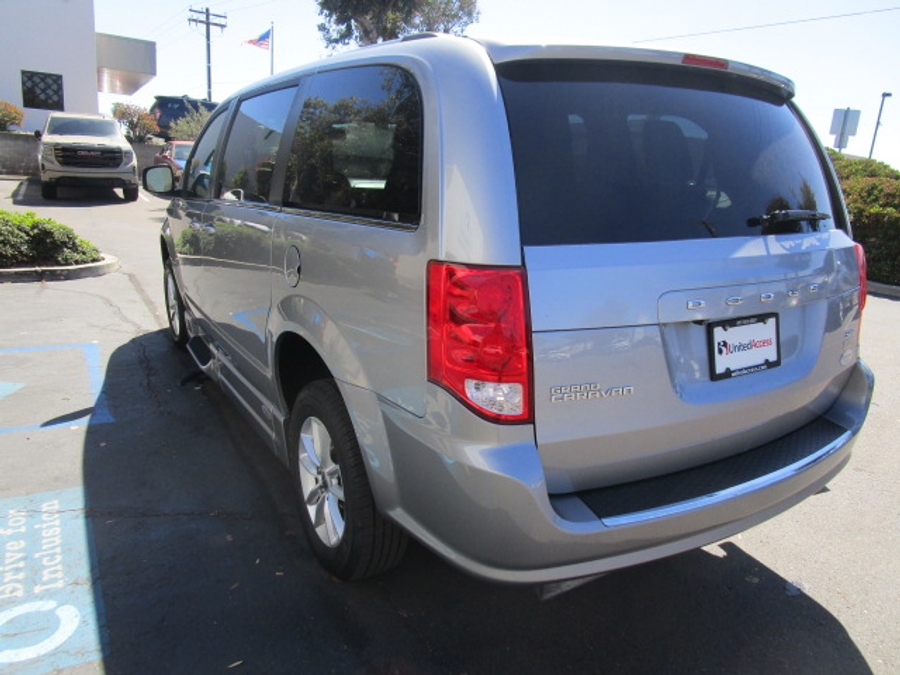 Used 2019 Dodge Grand Caravan SXT - Revability Side Entry Entry Fold Out Automatic Ramp