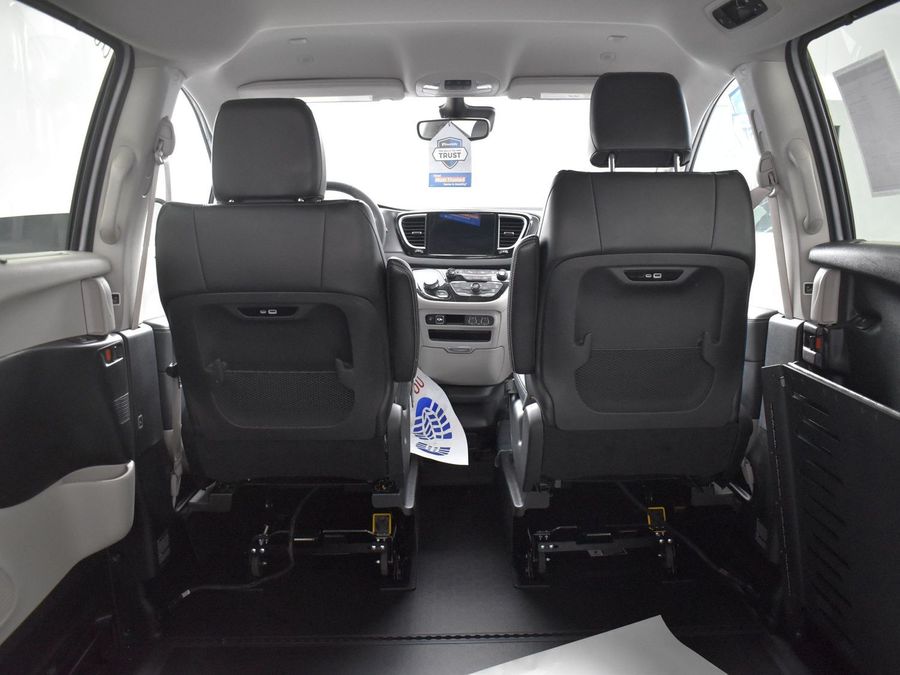 Used 2024 Chrysler Pacifica Touring L - BraunAbility Side Entry Entry Fold Out Automatic Ramp