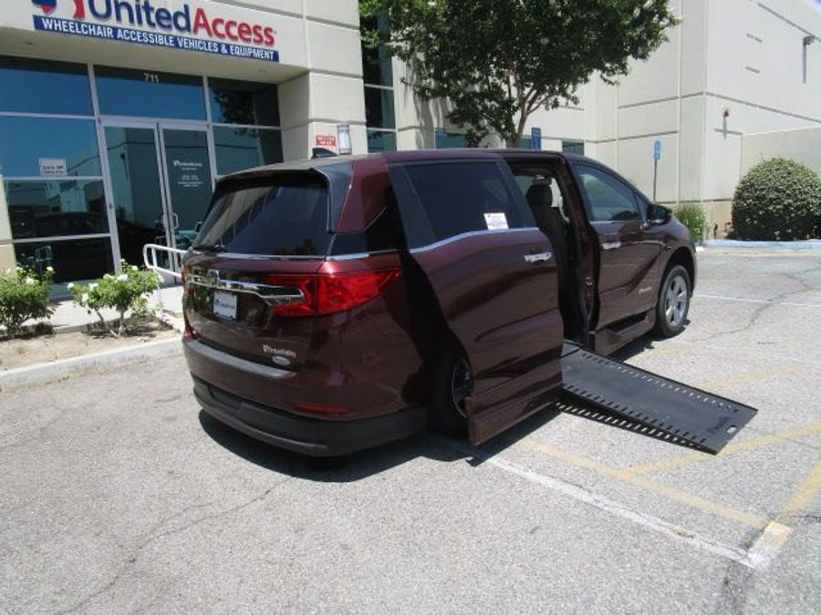 Used 2018 Honda Odyssey EX-L - BraunAbility Side Entry Entry In Floor Automatic Ramp