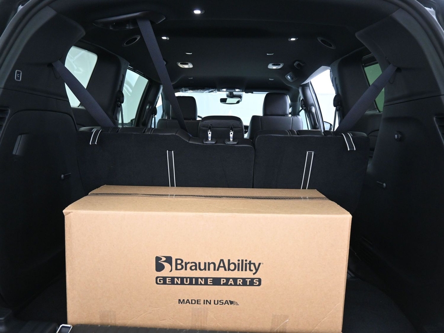 Black Chrysler Pacifica image number 11