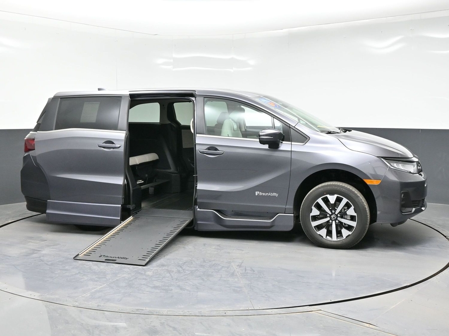 Grey Honda Odyssey image number 7