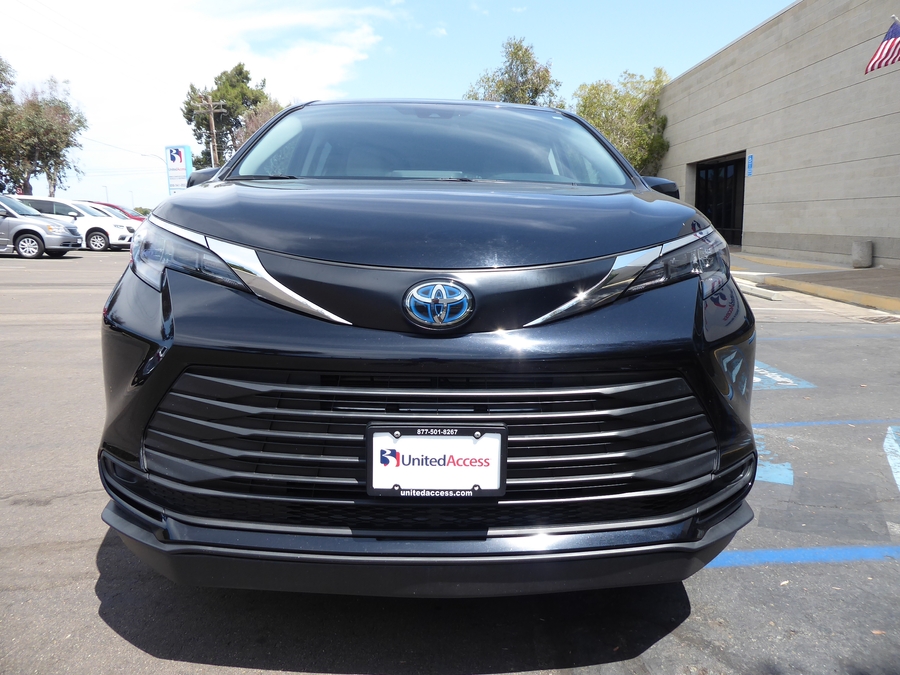 Used 2024 Toyota Sienna Hybrid LE Base - BraunAbility Side Entry Fold Out Automatic Ramp
