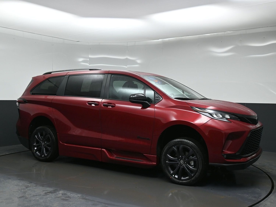 New 2026 Toyota Sienna Hybrid XSE Sport - BraunAbility Side Entry Entry Fold Out Automatic Ramp