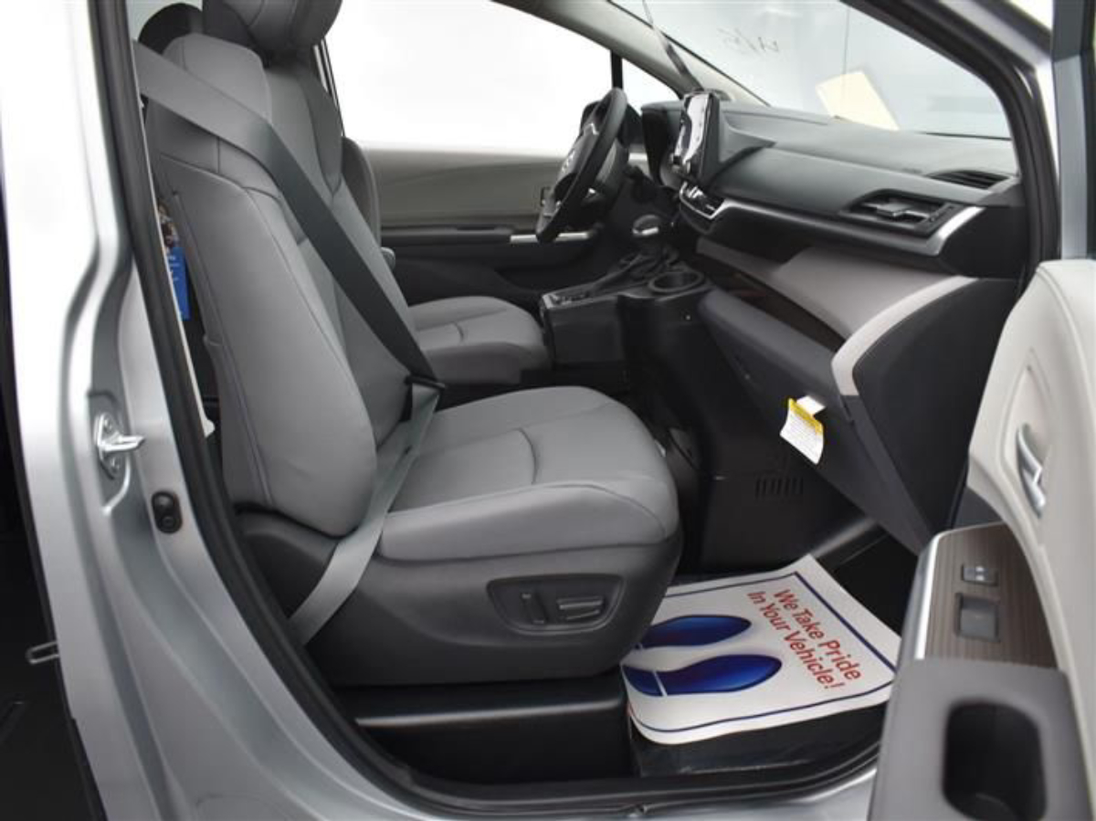 2023 TOYOTA SIENNA - Image 9