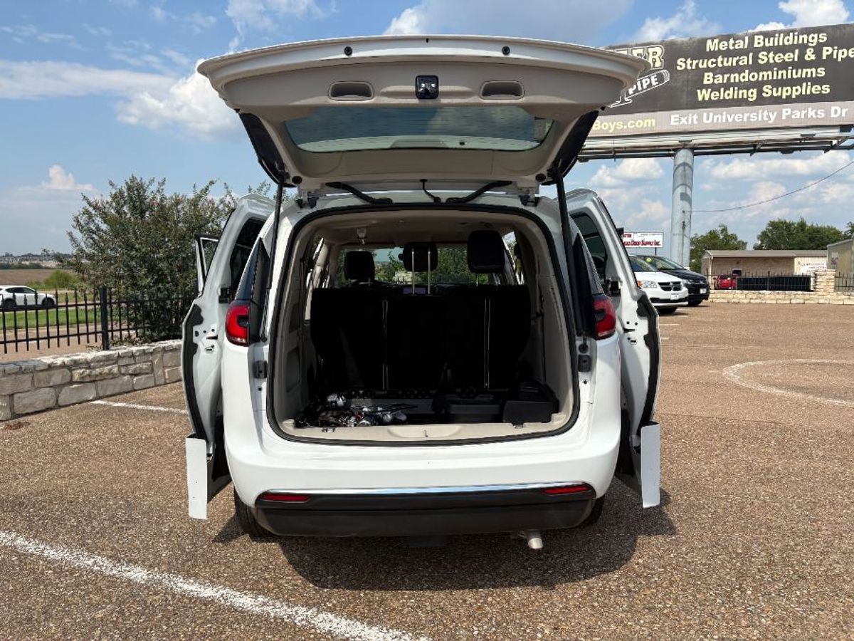 White Chrysler Pacifica image number 2
