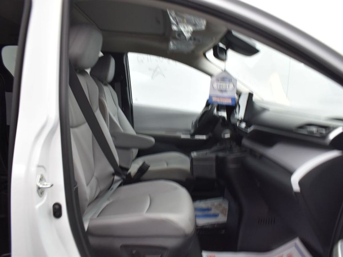 2025 TOYOTA SIENNA - Image 2