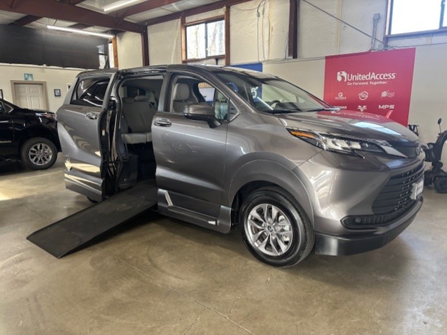 Used 2022 Toyota Sienna Hybrid LE - VMI Side Entry Entry In Floor Automatic Ramp