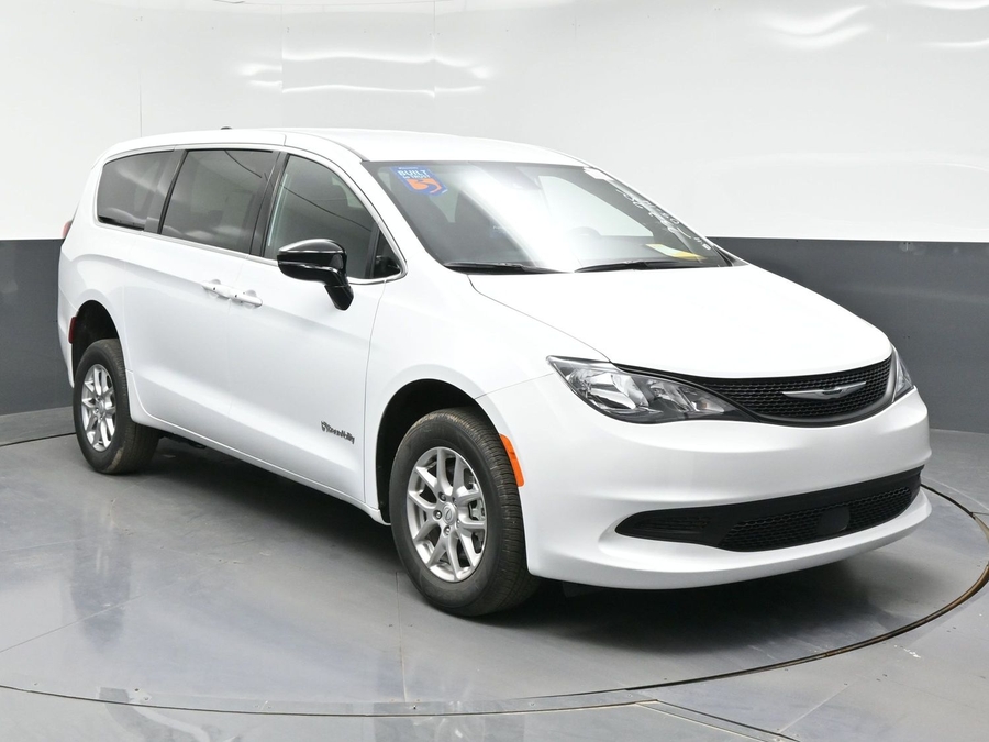 2026 Chrysler Voyager LX's photo
