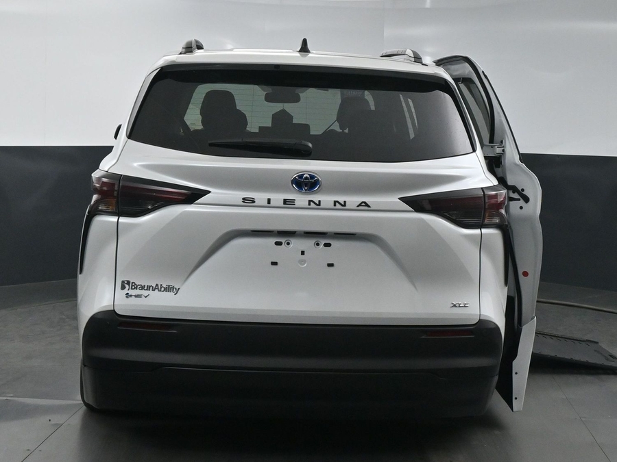 New 2025 Toyota Sienna Hybrid XLE Plus - BraunAbility Side Entry Entry In Floor Automatic Ramp