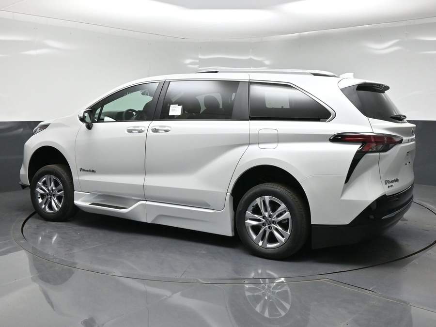 New 2026 Toyota Sienna Hybrid Limited - BraunAbility Side Entry Fold Out Automatic Ramp