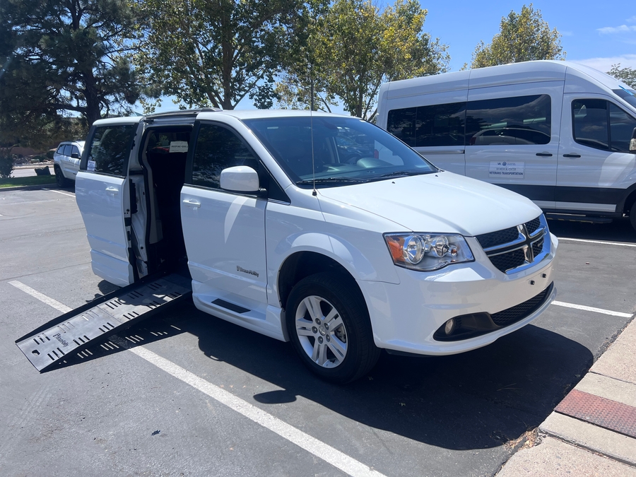 Used 2019 Dodge Grand Caravan SXT - BraunAbility Side Entry Fold Out Automatic Ramp