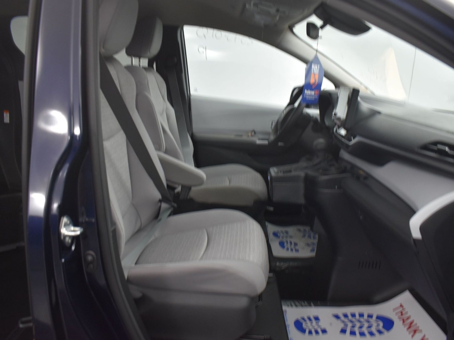 New 2025 Toyota Sienna Hybrid LE - BraunAbility Side Entry Entry Fold Out Automatic Ramp
