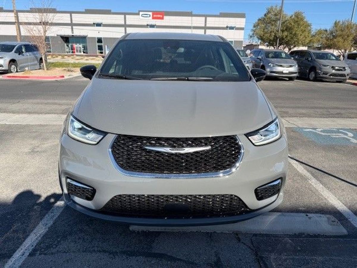 2024 CHRYSLER PACIFICA - Image 10