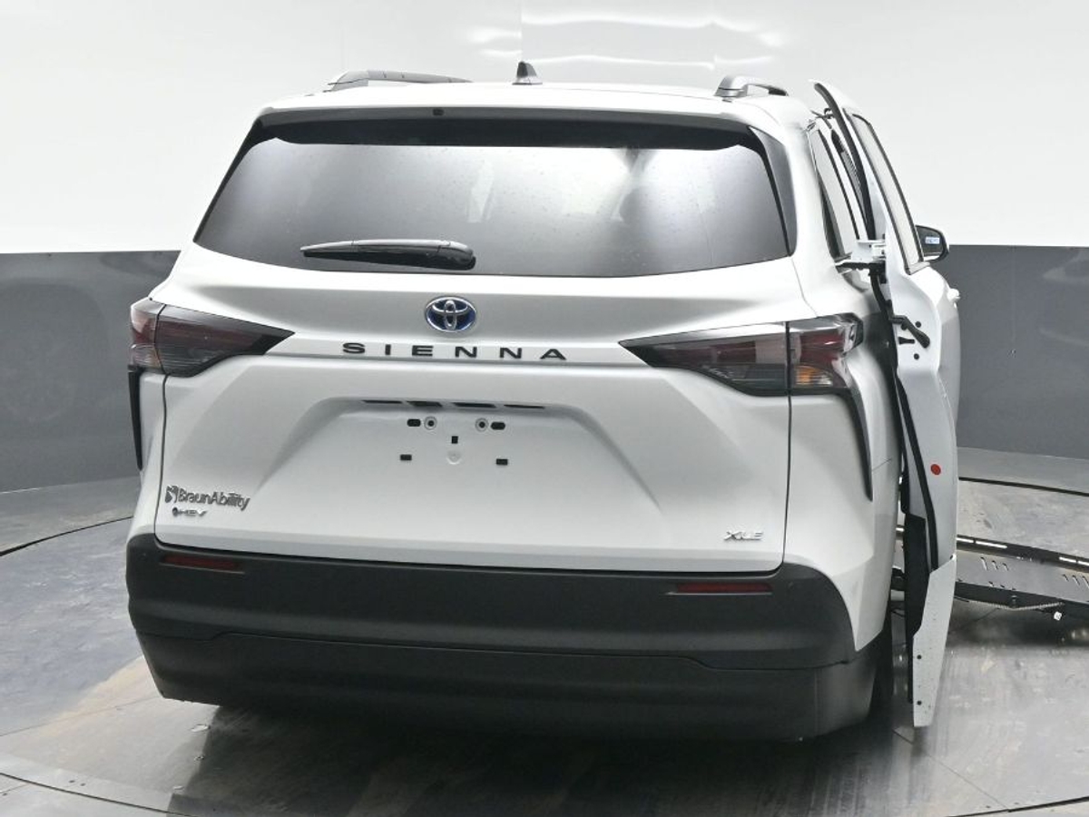 2025 TOYOTA SIENNA - Image 7