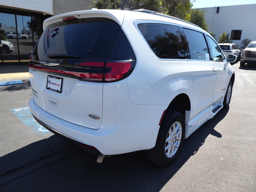 Used 2022 Chrysler Pacifica Touring L - BraunAbility Side Entry Fold Out Automatic Ramp