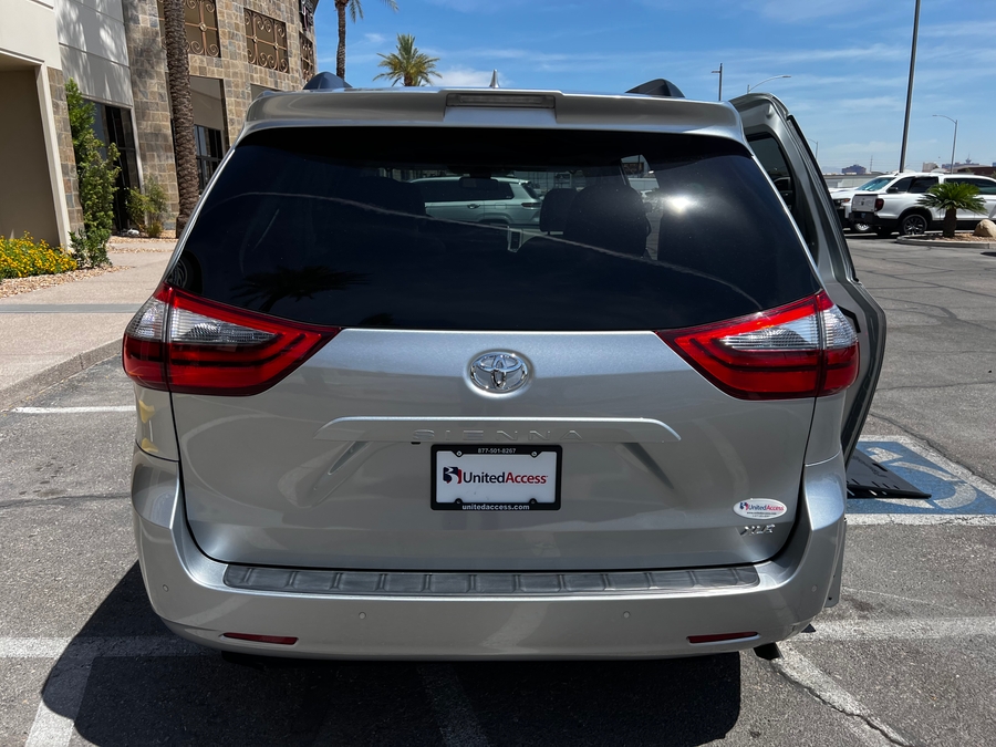 Used 2020 Toyota Sienna XLE - BraunAbility Side Entry Entry In Floor Automatic Ramp