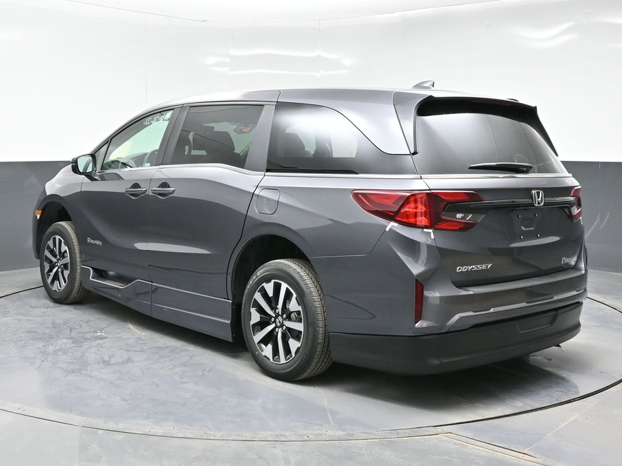 Grey Honda Odyssey image number 4