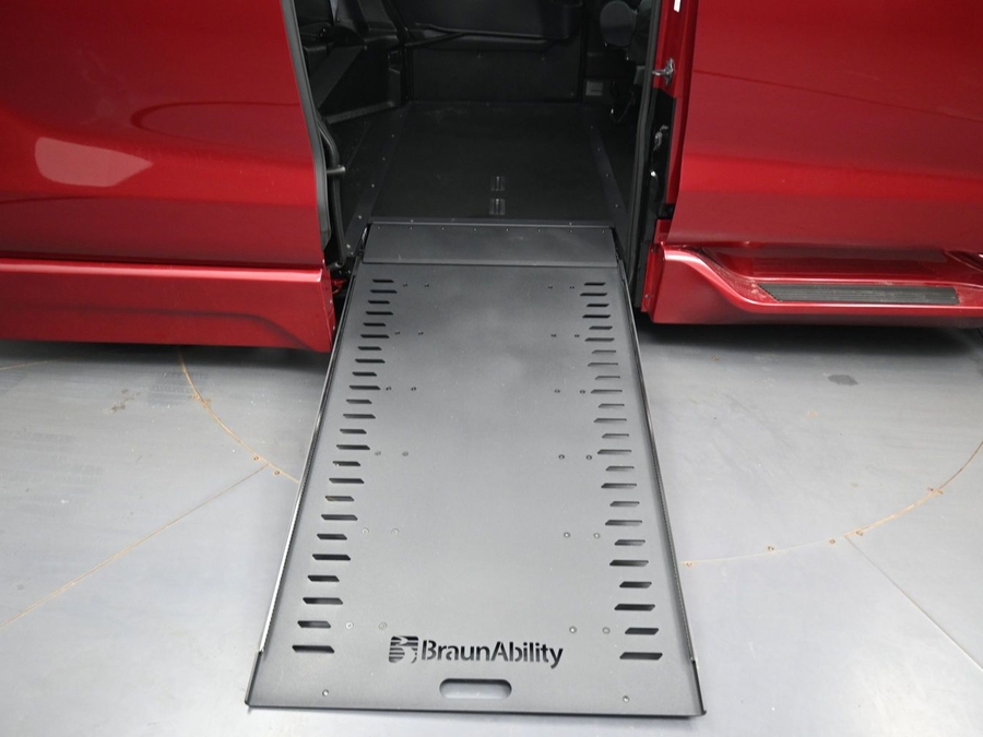 New 2026 Toyota Sienna Hybrid XSE Sport - BraunAbility Side Entry In Floor Automatic Ramp