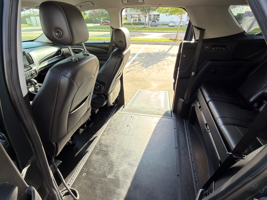 Used 2021 Chevrolet Traverse 2LT - BraunAbility Side Entry In Floor Automatic Ramp