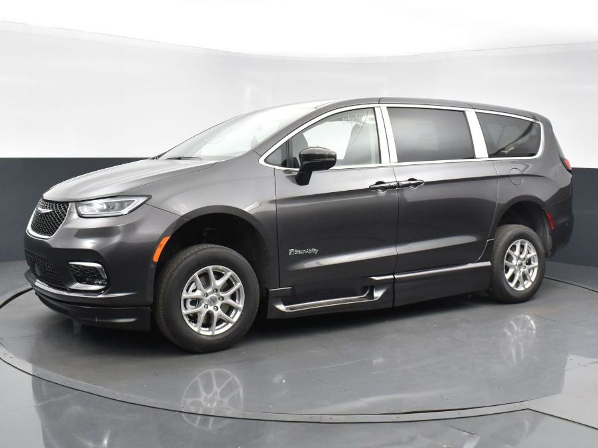 Grey Chrysler Pacifica image number 8
