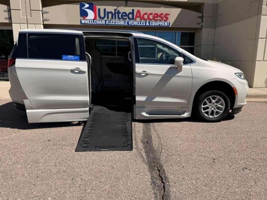 Used 2021 Chrysler Pacifica Touring L - BraunAbility Side Entry Entry In Floor Automatic Ramp