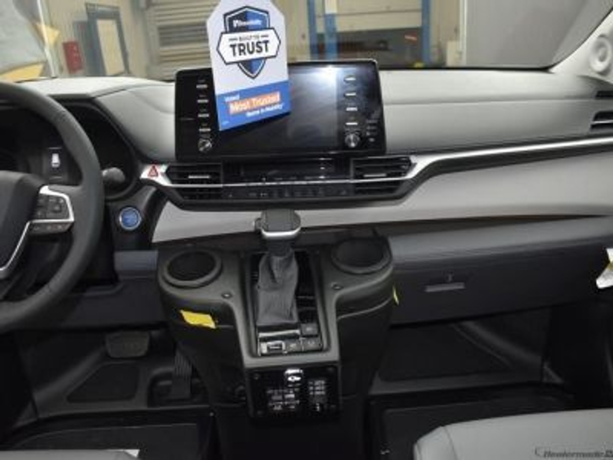 2021 TOYOTA SIENNA - Image 8