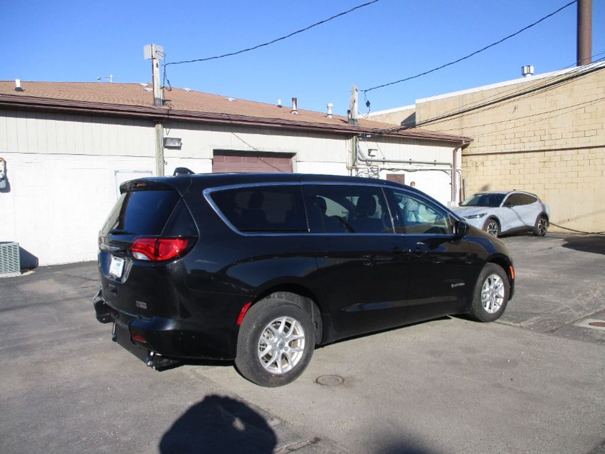 2024 CHRYSLER VOYAGER - Image 6