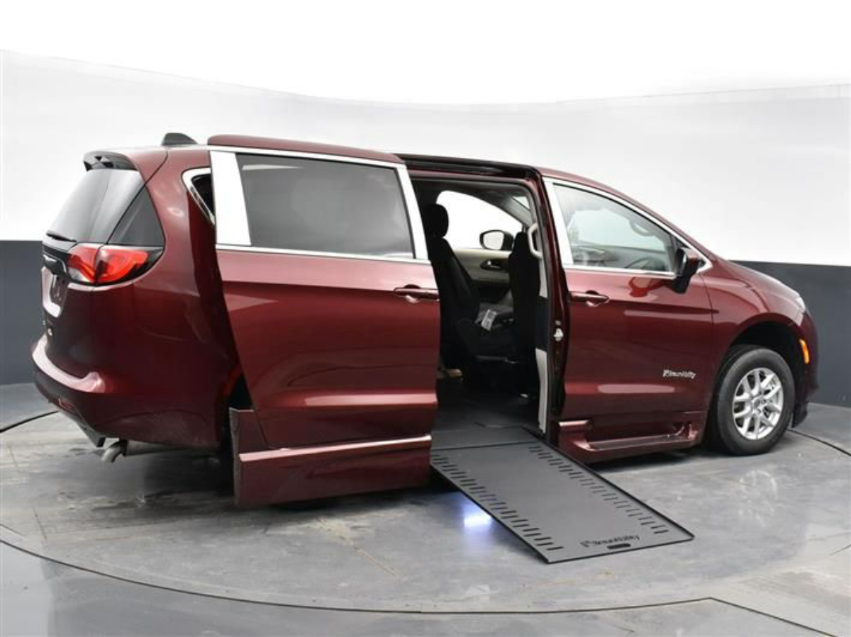 2023 CHRYSLER VOYAGER - Image 8