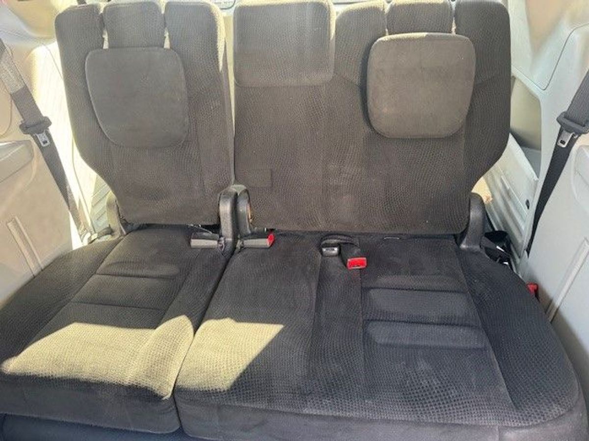 Grey Dodge Grand Caravan image number 2