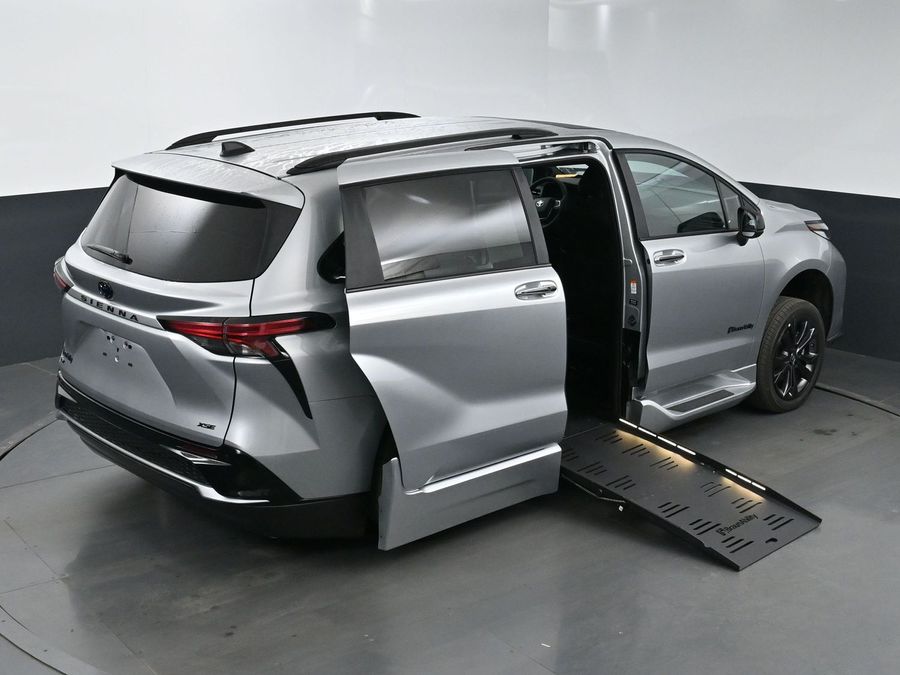 New 2025 Toyota Sienna Hybrid XSE Sport - BraunAbility Side Entry Entry Fold Out Automatic Ramp