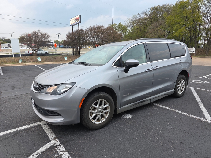 Used 2021 Chrysler Voyager LXi - BraunAbility Side Entry Entry Fold Out Manual Ramp