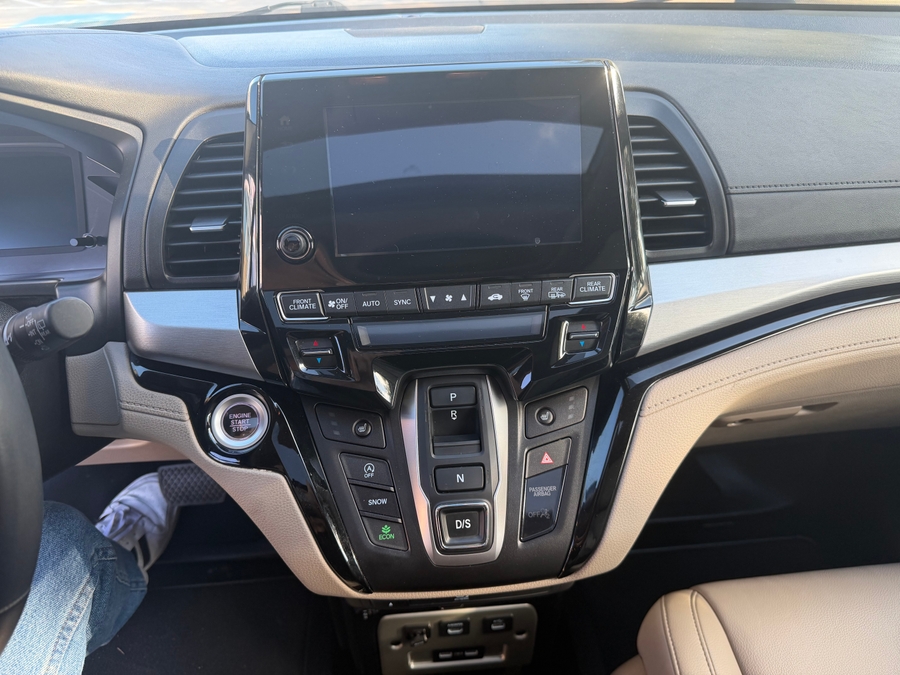 Used 2022 Honda Odyssey Touring - BraunAbility Side Entry In Floor Automatic Ramp