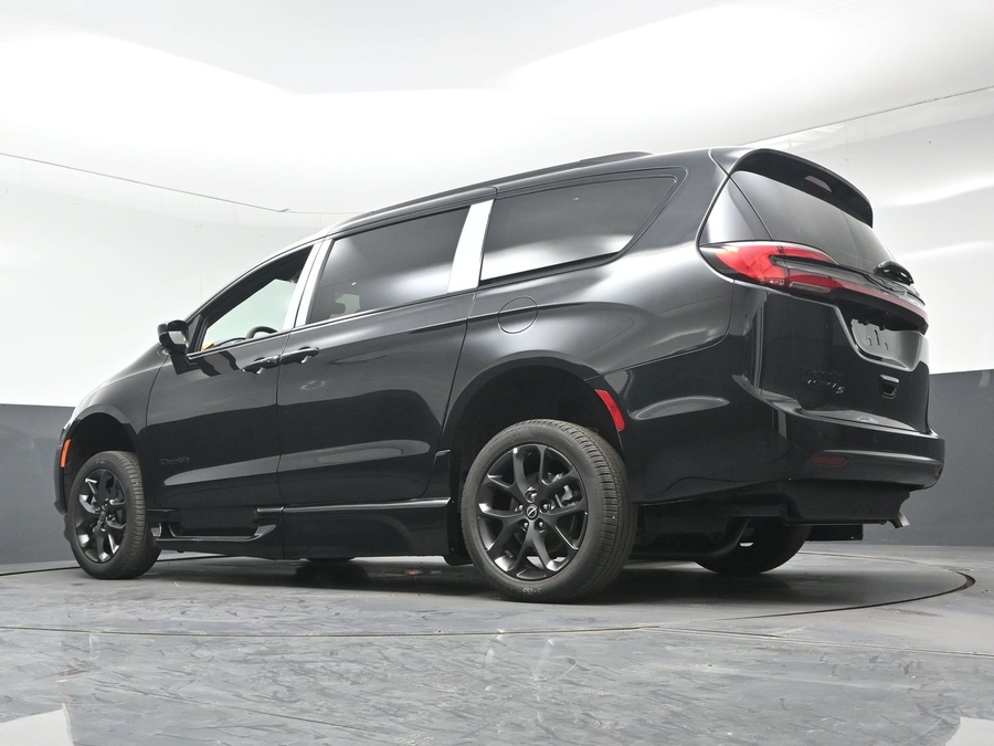 New 2026 Chrysler Pacifica Select Sport - BraunAbility Side Entry Fold Out Automatic Ramp