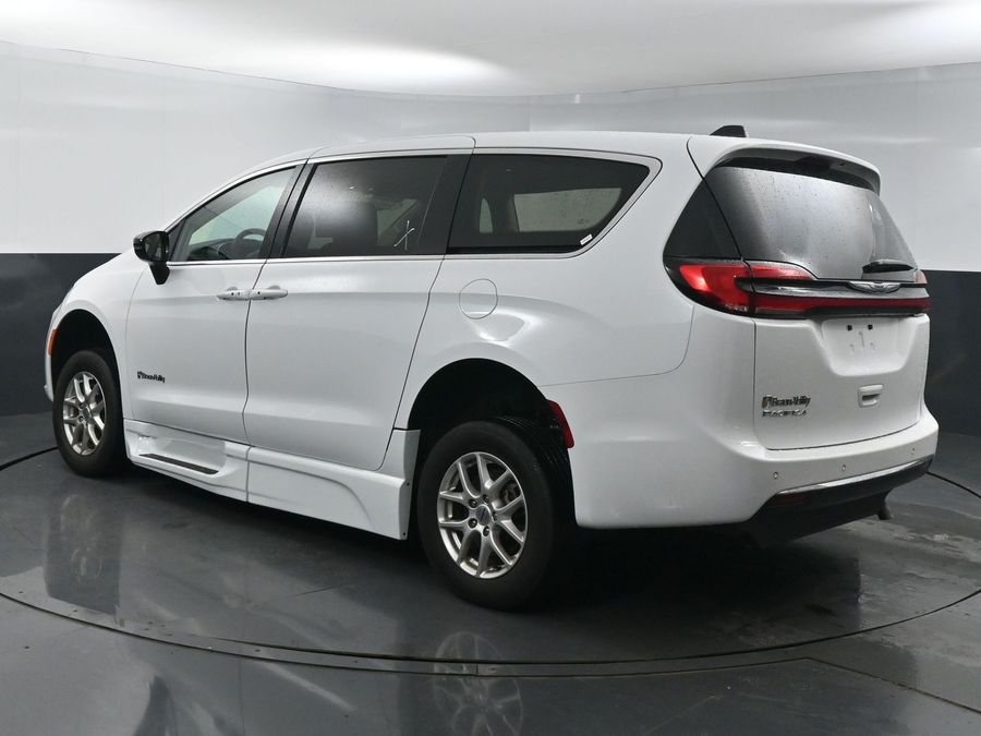 Used 2024 Chrysler Pacifica Touring L - BraunAbility Side Entry Entry Fold Out Automatic Ramp