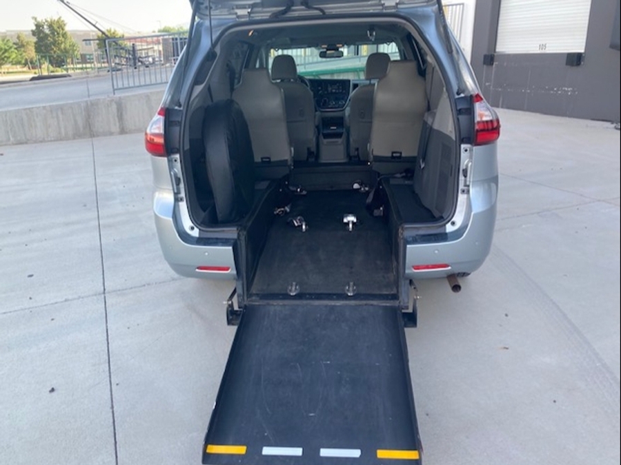 2020 Toyota Sienna XLE