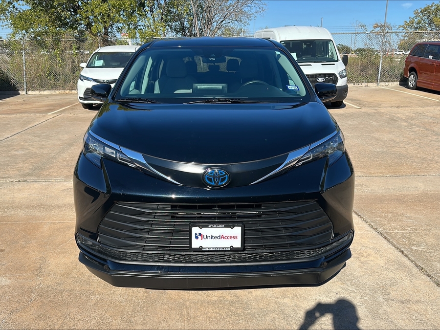 Used 2024 Toyota Sienna Hybrid LE - BraunAbility Side Entry Fold Out Automatic Ramp