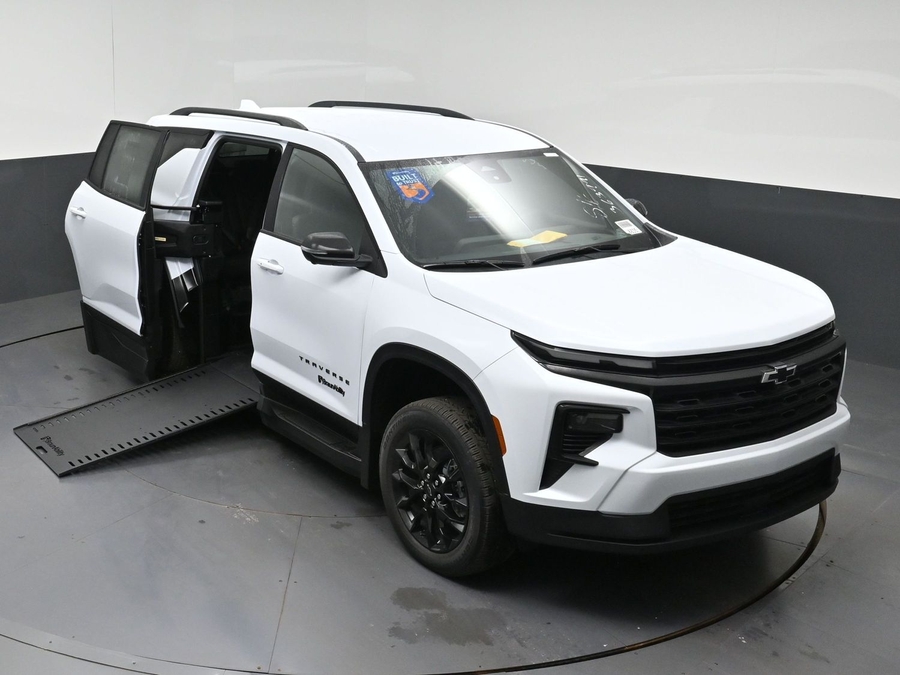 New 2026 Chevrolet Traverse 1LT Midnight - BraunAbility Side Entry In Floor Automatic Ramp